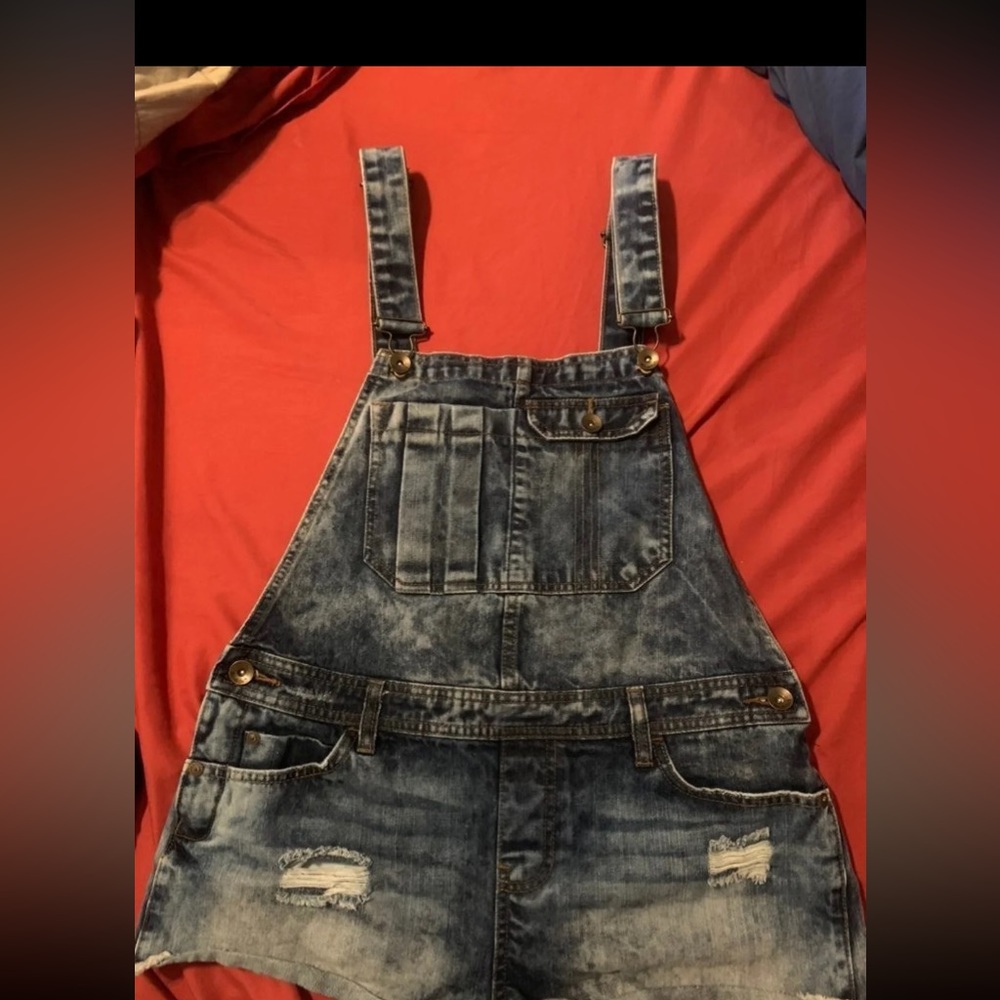 Super cute billabong overalls